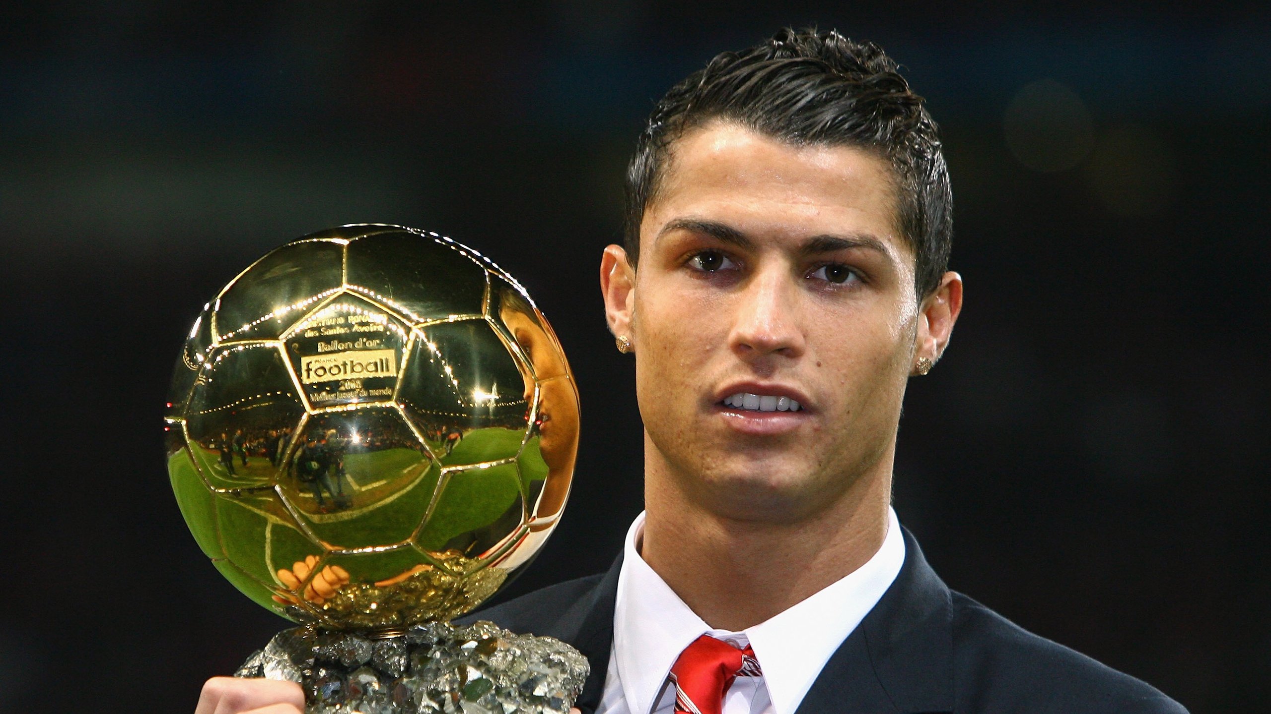 德国骑手格里高利·瓦特莱特在2024年国际马术联合会障碍赛世界巡回赛中获得个人第五名，展现坚韧精神。